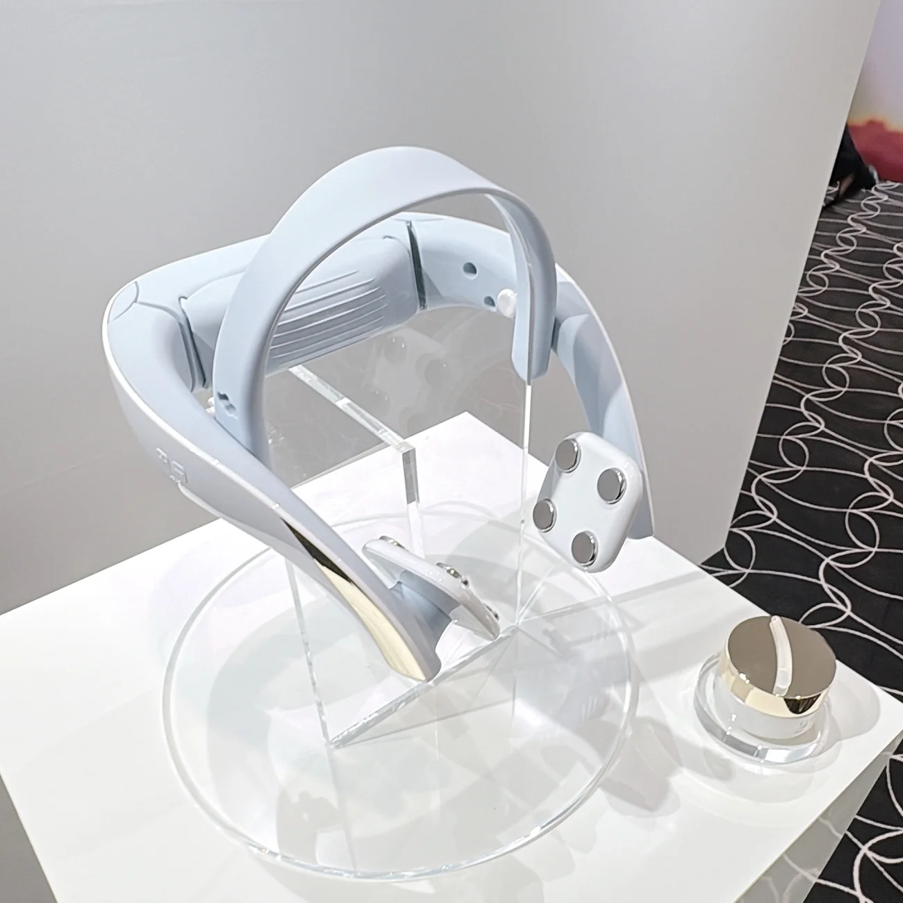 2025 2025 EFFECTIM エフェクティム クイック フェイシャル トレーナー 新作 美顔器 発表会のディスプレイ 製品写真