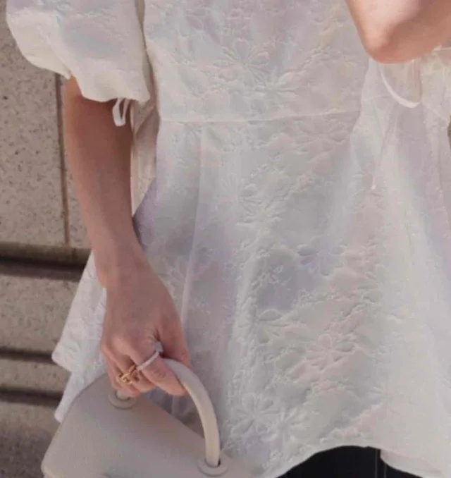 選んだカラーは01 OFF WHITE。