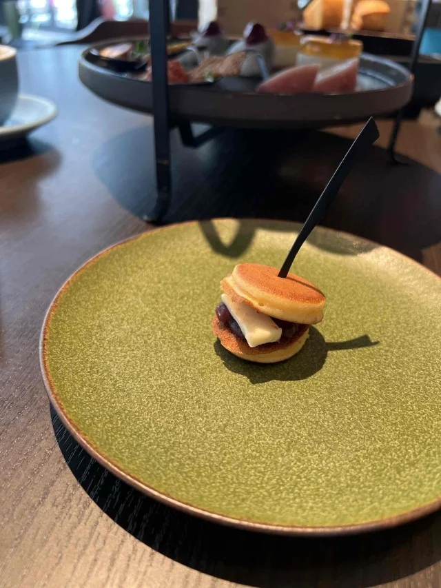 一口サイズで可愛いしろごまあんバターどら焼き