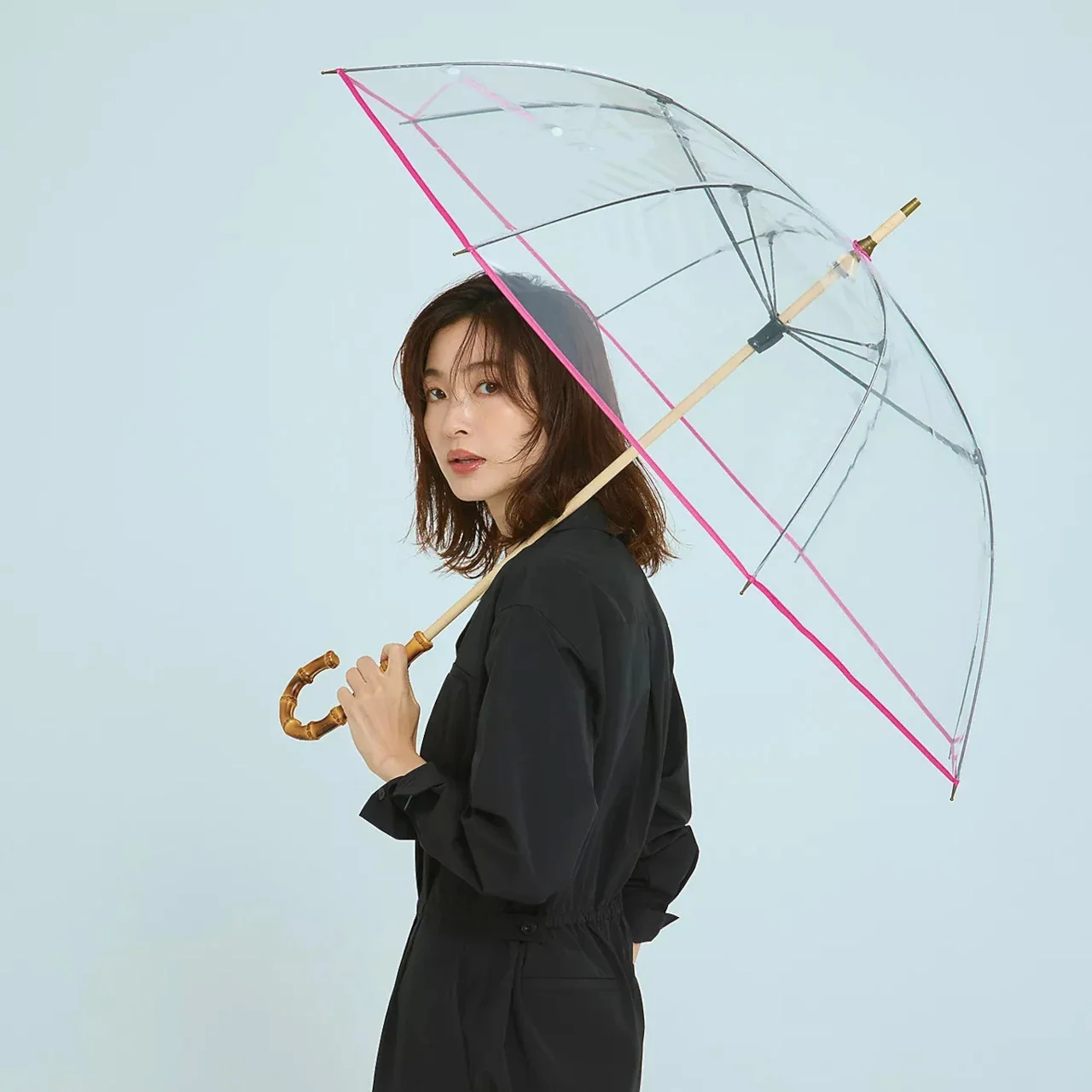 加藤かすみさんがサードマガジンとコラボした透明の別注傘