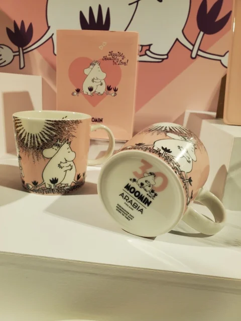 フィンランド大使館ムーミンアラビア発表会、立食パーティの様子