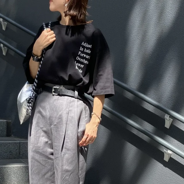 Chaos(カオス)で見つけた!体型カバーも叶う大人向けの「黒ロゴTシャツ」_1_5