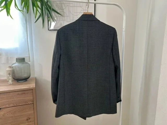 2025年秋、主役になるのは“ひとクセ”アウター。美女組の愛用品＆最旬コーデ【40代ファッション】_1_3