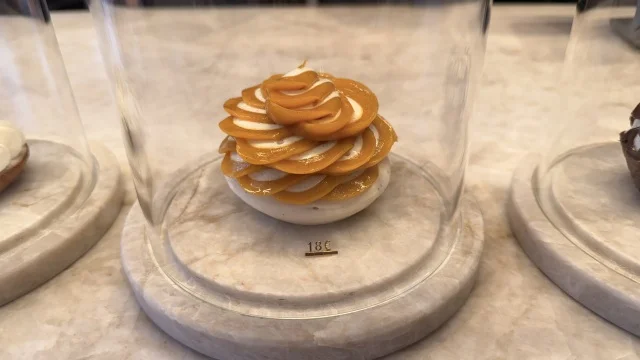 パリ旅行③｜フォロワー世界一のパティシエ「セドリックグロレ」のクロワッサン_1_5-2