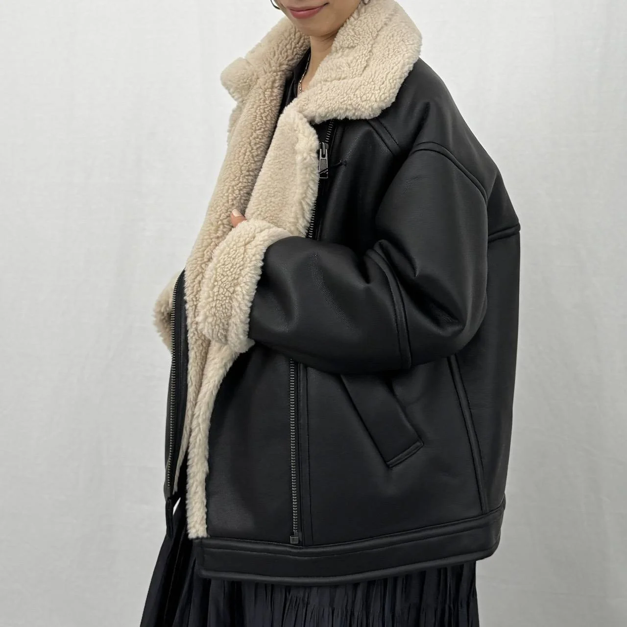 合皮ボアジャケット 　横から