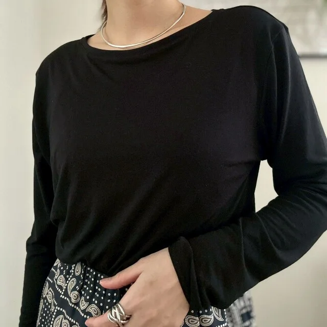 ユニクロ　シアーT（上半身）