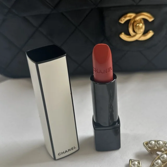 【CHANEL】限定色の濃いめルージュで秋を意識した口元に！_1_1