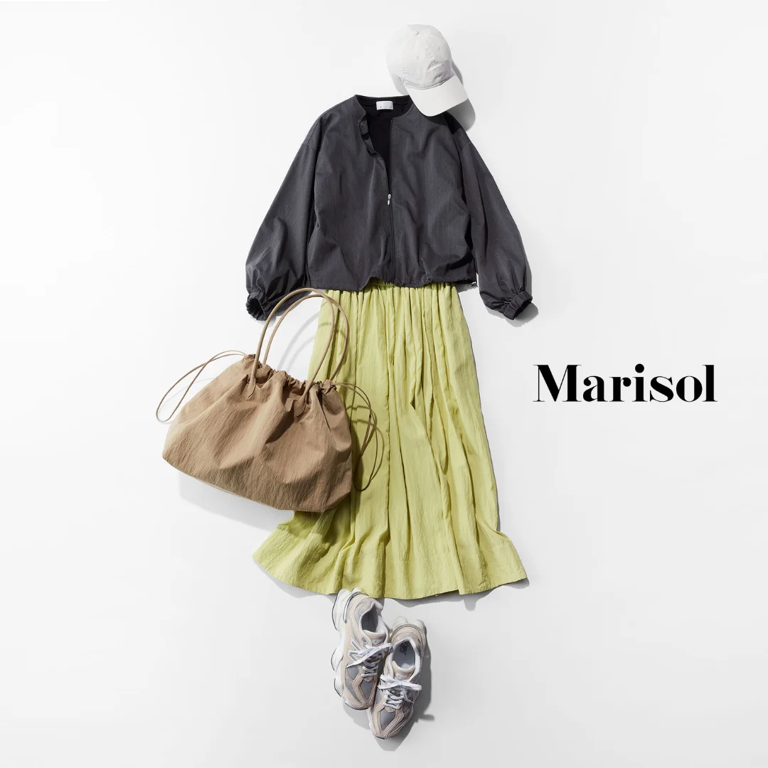 40代ファッションブルゾン×スカート×スニーカーコーデ
