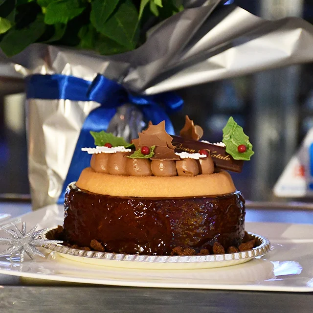 GRAND HYATT TOKYO　グランド・ハイアット 東京　2025 Christmasクリスマスケーキ＆ブレッド　六本木グルメ　ホテル女子会　ホテルスイーツ　港区グルメ　GrandHyatt