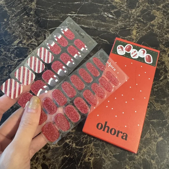 クリスマス気分を盛り上げる、紅白グリッターネイルでクリスマス会へ_1_2