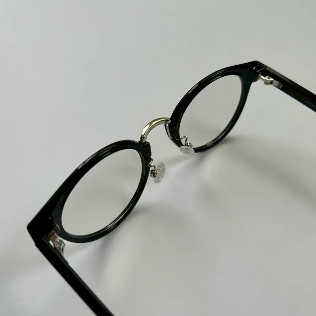 ユニクロ　サングラス（うしろ）