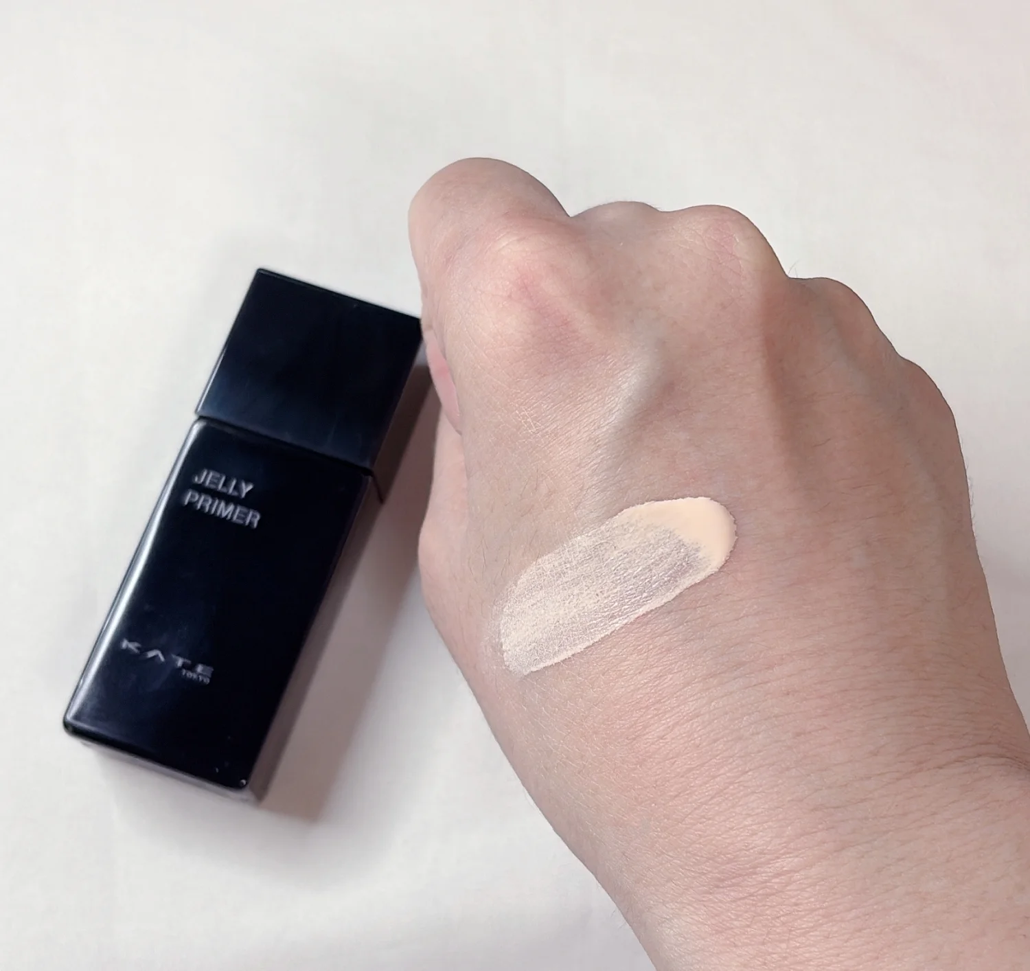 2025 秋　新作　ベースメイク　ファンデーション　KATE　ケイト　ケイト ジュレリーププライマー　全1色 SPF50+・PA++++ 25mL ￥1980（価格は編集部調べ）／カネボウ化粧品＜10月25日（土）発売＞　実際の質感