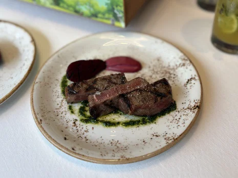 甘いだけじゃない、お肉も楽しめるホテルアフタヌーンティー_1_6