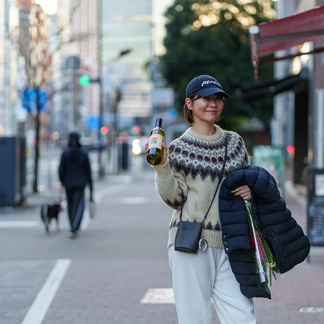 batonerニットのコーディネート　cacape horn ダウンコーデ　40代きれいめコーデ　50代きれいめコーデ　ホワイトパンツコーデ