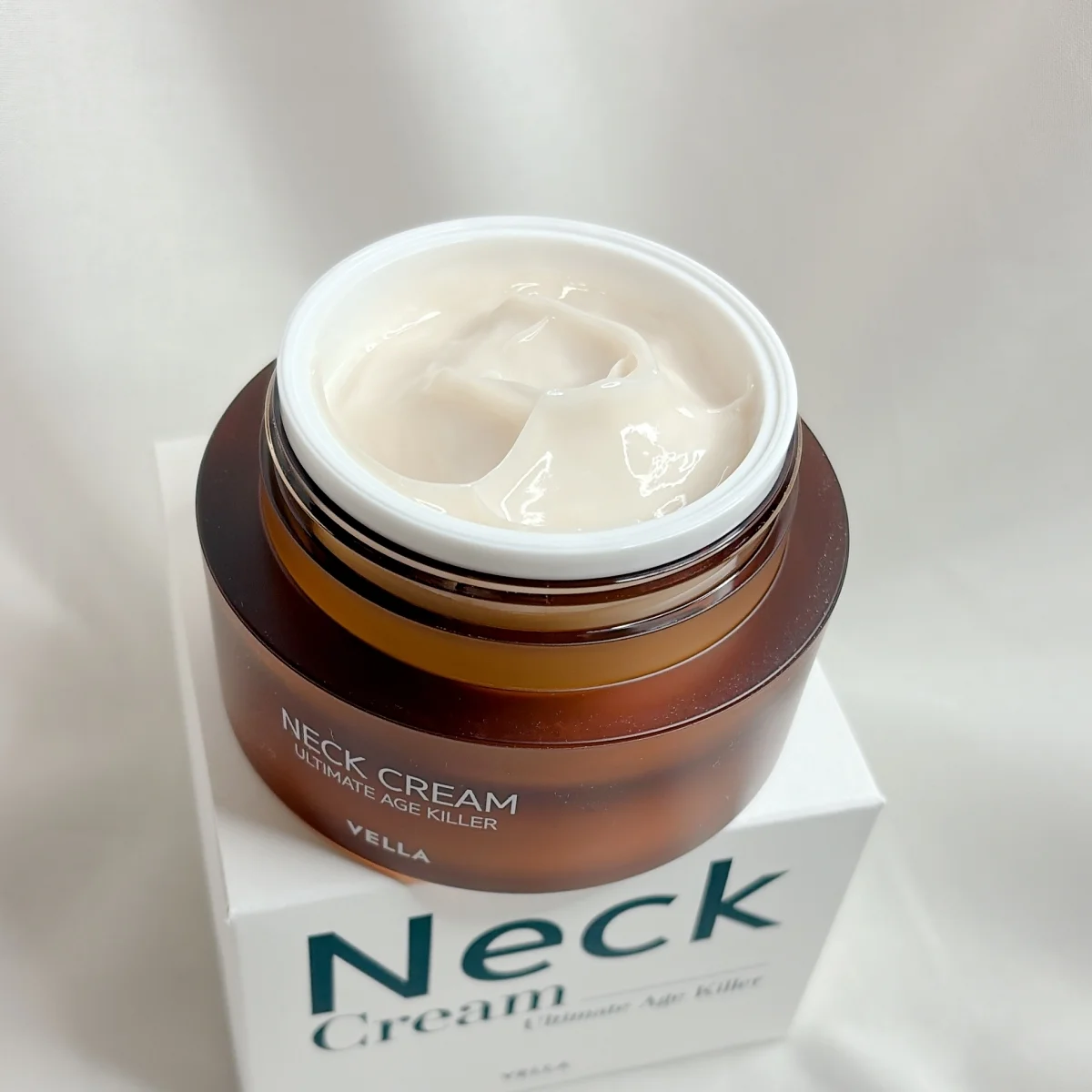 韓国コスメ　おすすめ　ネックケア　ベラ ネッククリーム　50mL ￥2750／VELLA　テクスチャーの写真