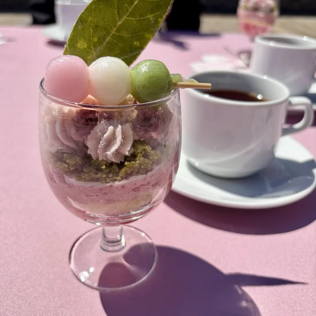 花咲くカーペットを眺めながら楽しむ“お花見団子アフタヌーンティー”_1_11