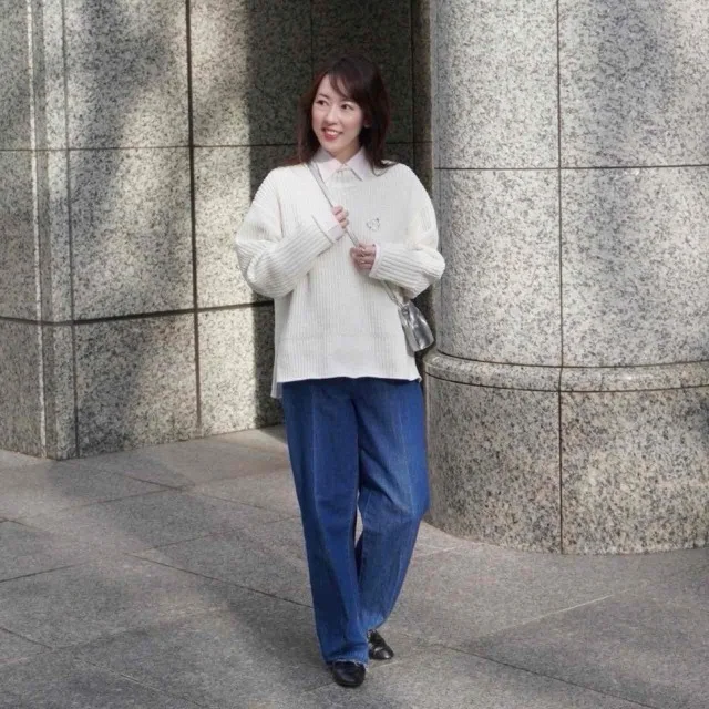 ニットとのレイヤードがお気に入り!