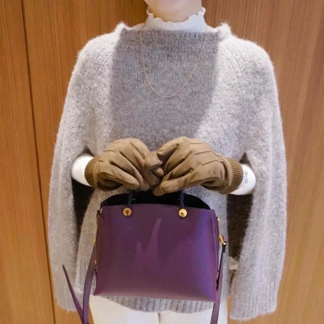 ケープニットのインナーとしても◎