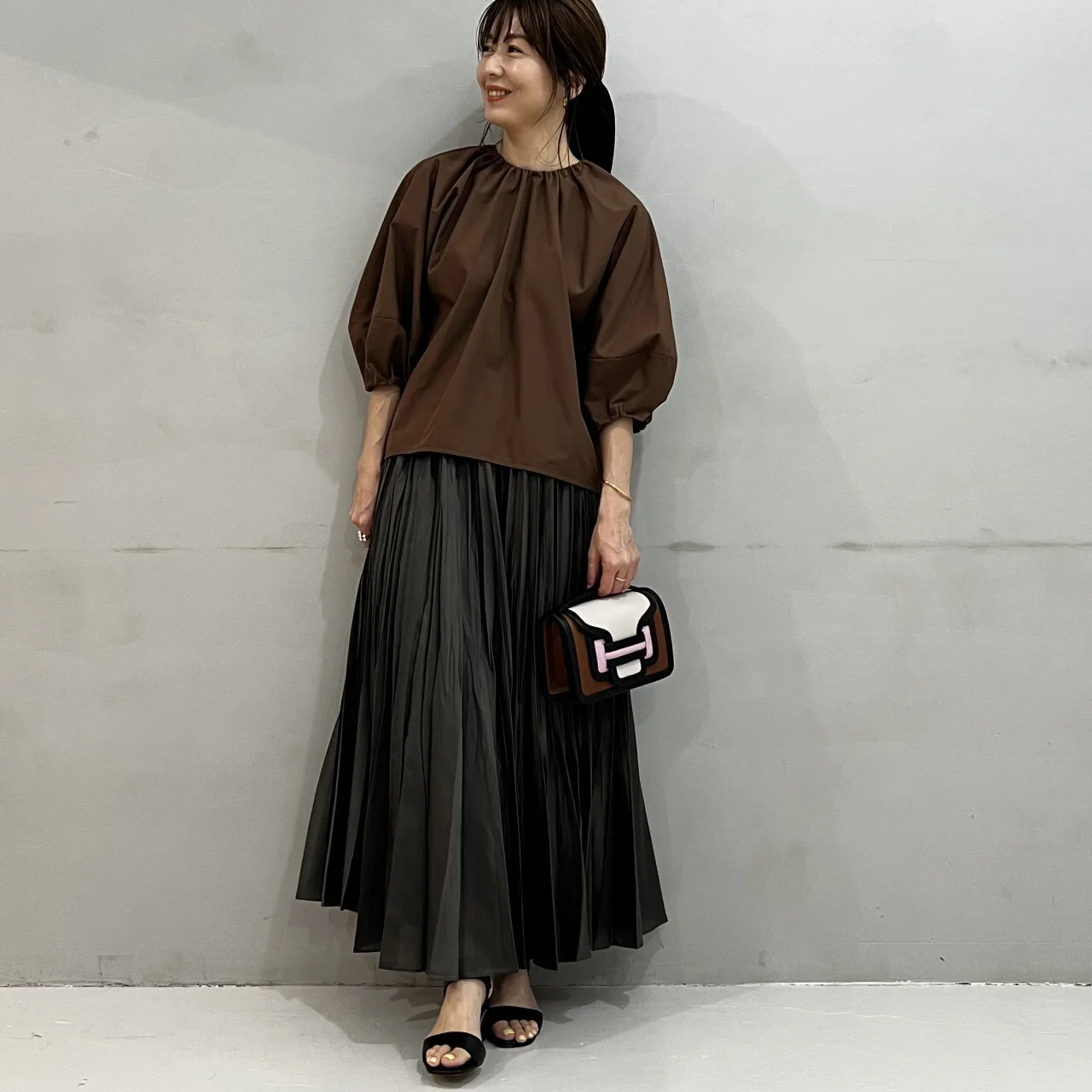 布帛ドッキングTシャツ×ロングスカート　コーデ