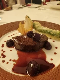 赤倉観光ホテルの格調高いフレンチレストランでのディナーコース