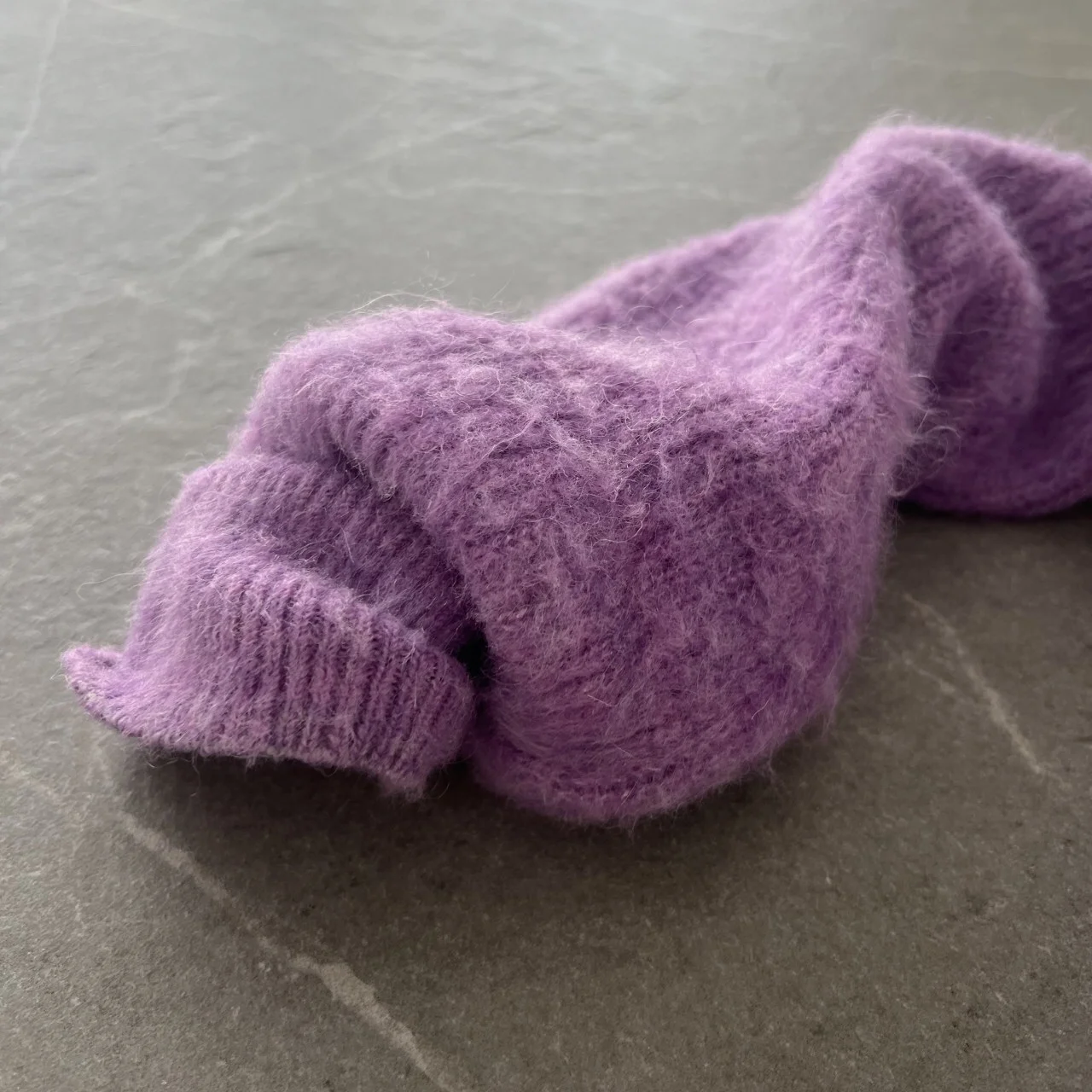 モヘア混ふわ軽コンパクトニット　袖口