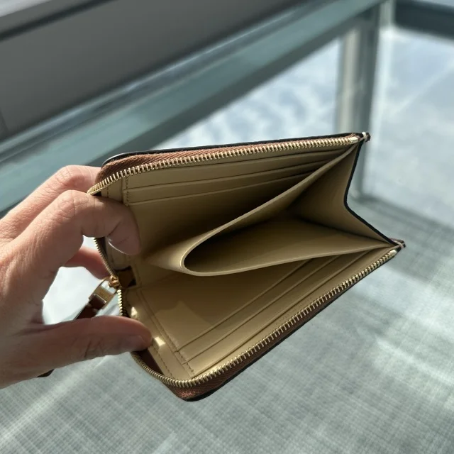  【CELINE】3/5は開運日！春の始まりに迎えた洗練バイカラーのコンパクトウォレット_1_6