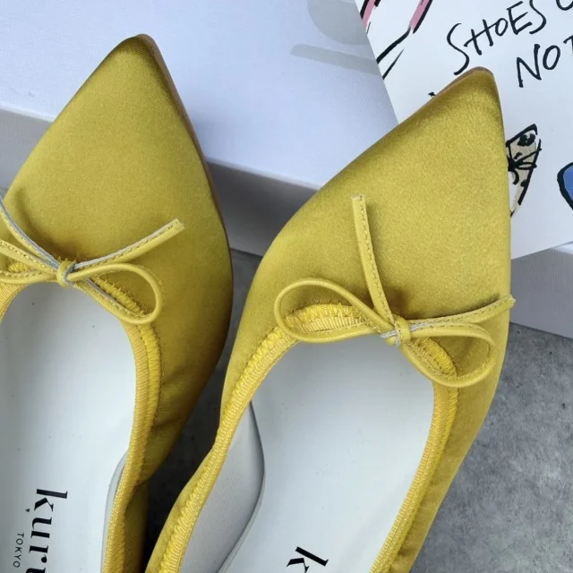 イエローシューズの写真