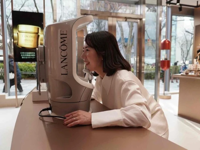 様々な角度から測定中。