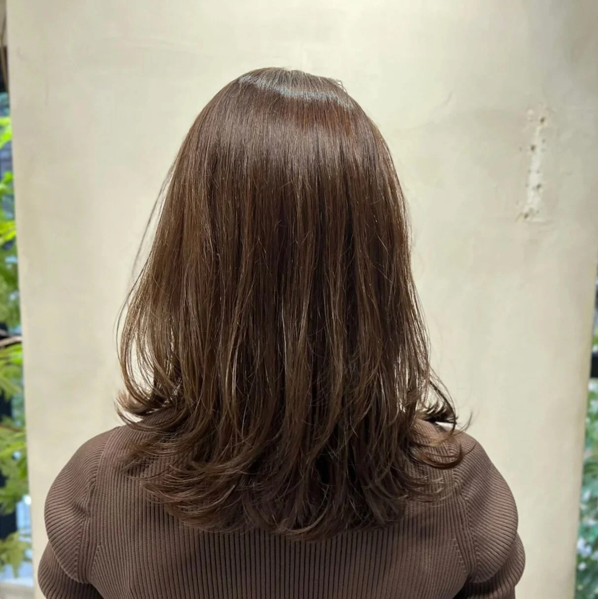 後ろから見た人気ランキング１位のロングヘアスタイル