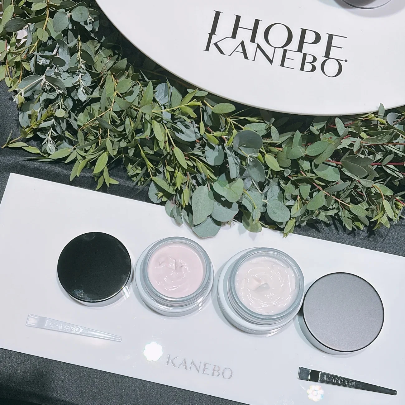 2025　下半期　ベストコスメ　KANEBO　黒カネボウ　左が“朝クリーム”クリーム イン デイ II、右が“夜クリーム”クリーム　イン　ナイトⅡ