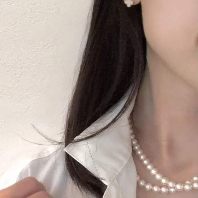 秋はパールのロングネックレスが使いやすい！
