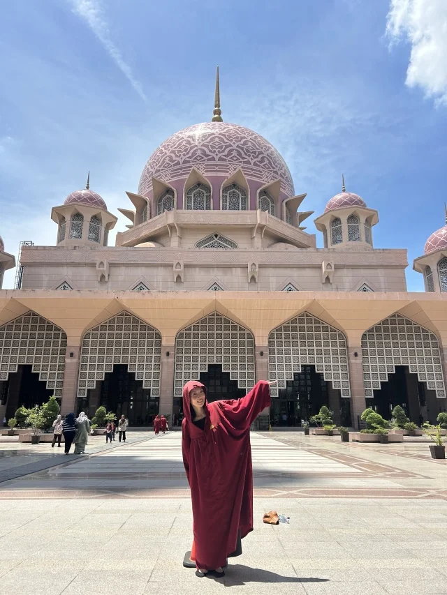 マレーシア　プトラジャヤ　ピンクモスク外観