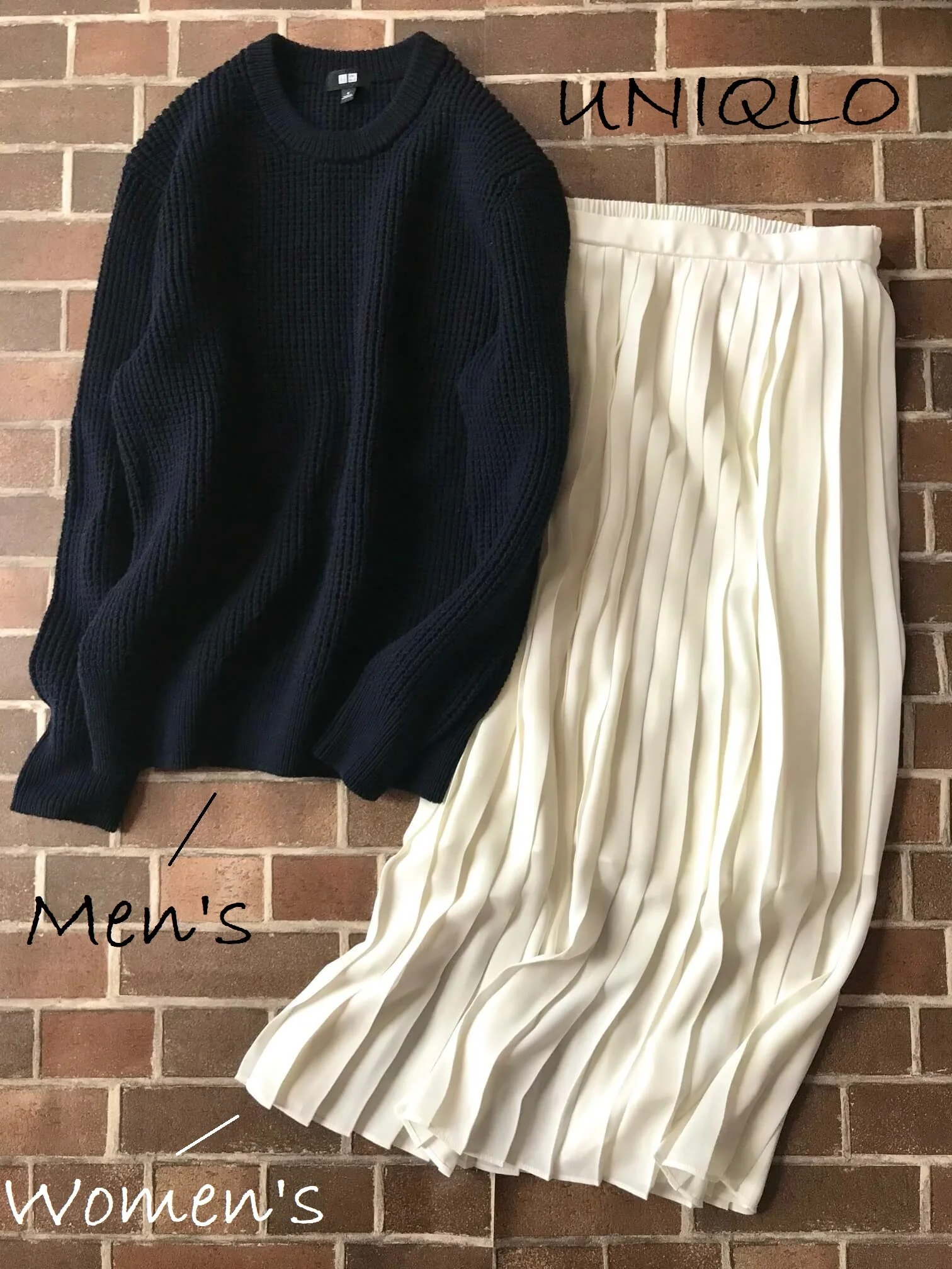ユニクロのメンズのワッフルセーターと白のプリーツスカート
