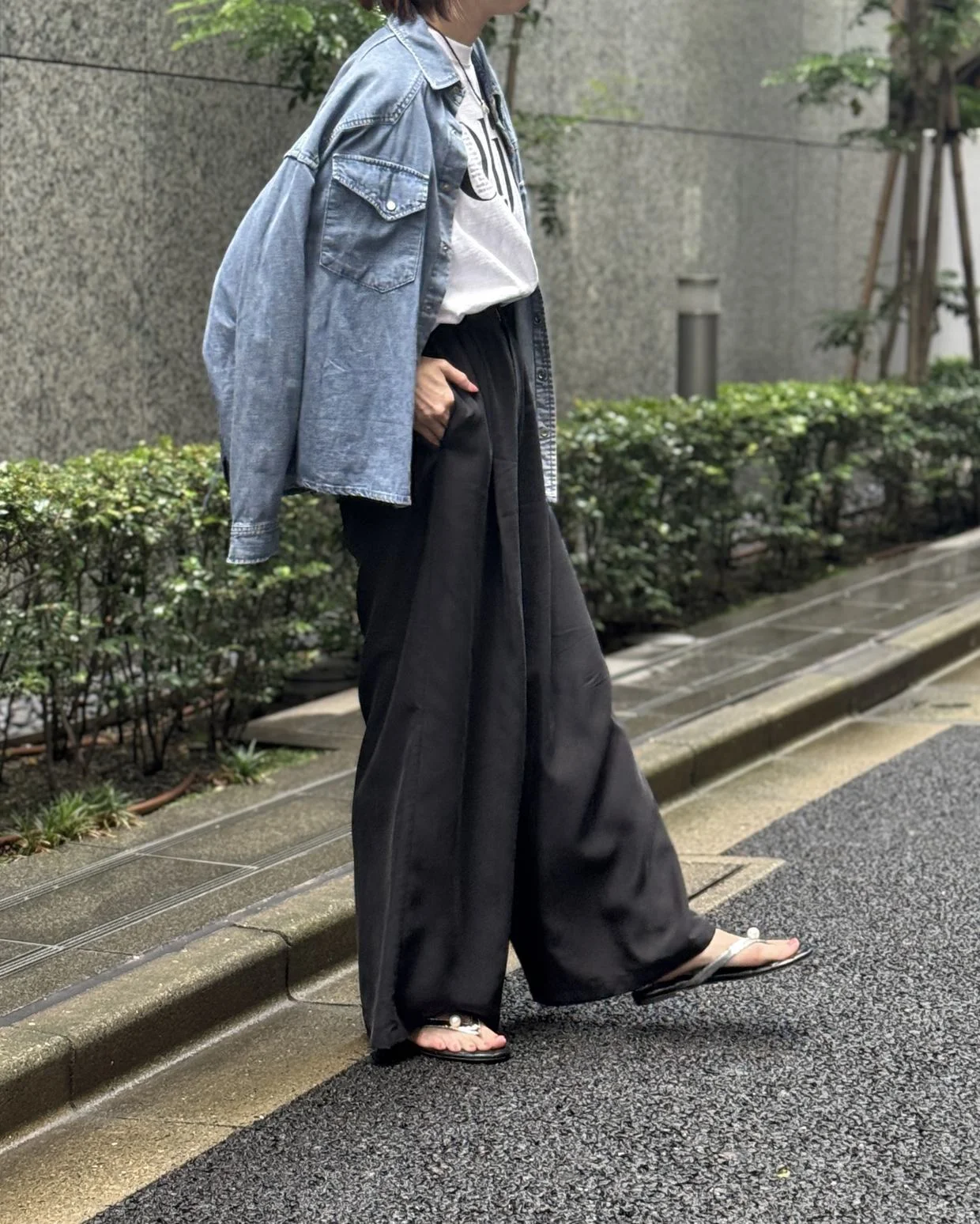 タック入りワイドパンツ　コーディネート