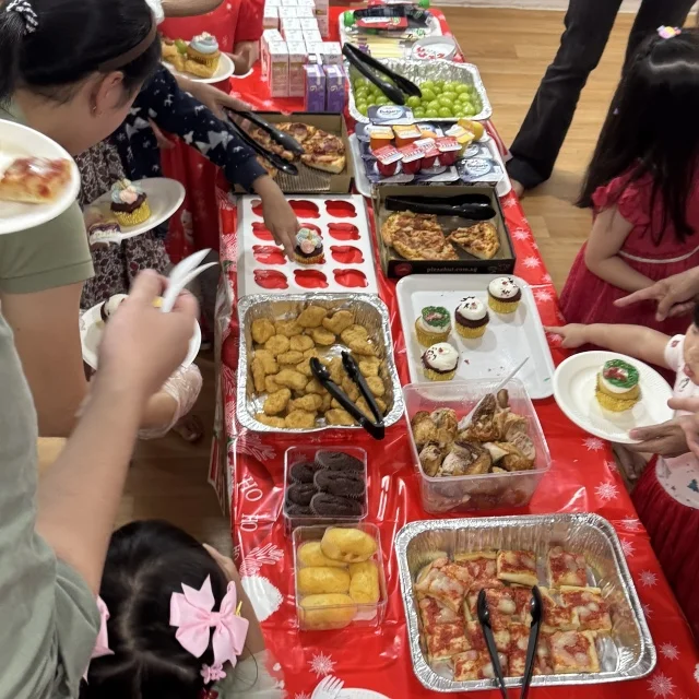 クリスマス気分を盛り上げる、紅白グリッターネイルでクリスマス会へ_1_6