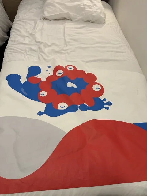 ミャクミャクルーム　ベッド