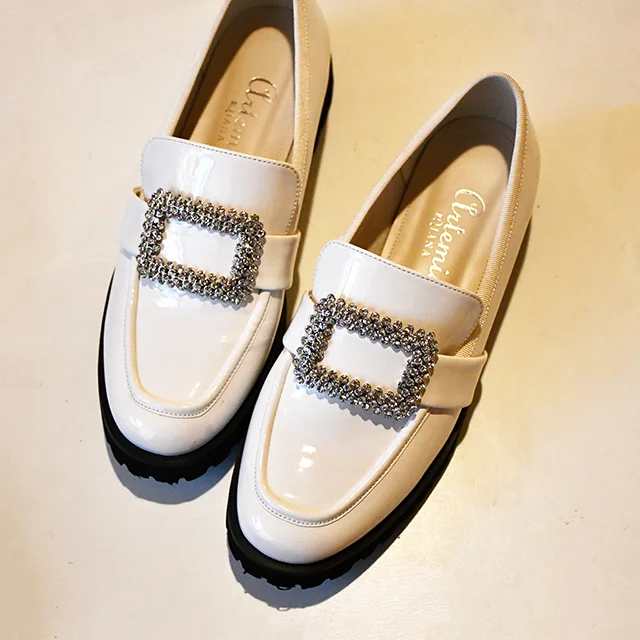 仕事帰りのディナーは脚にやさしいローファー_1_3-2