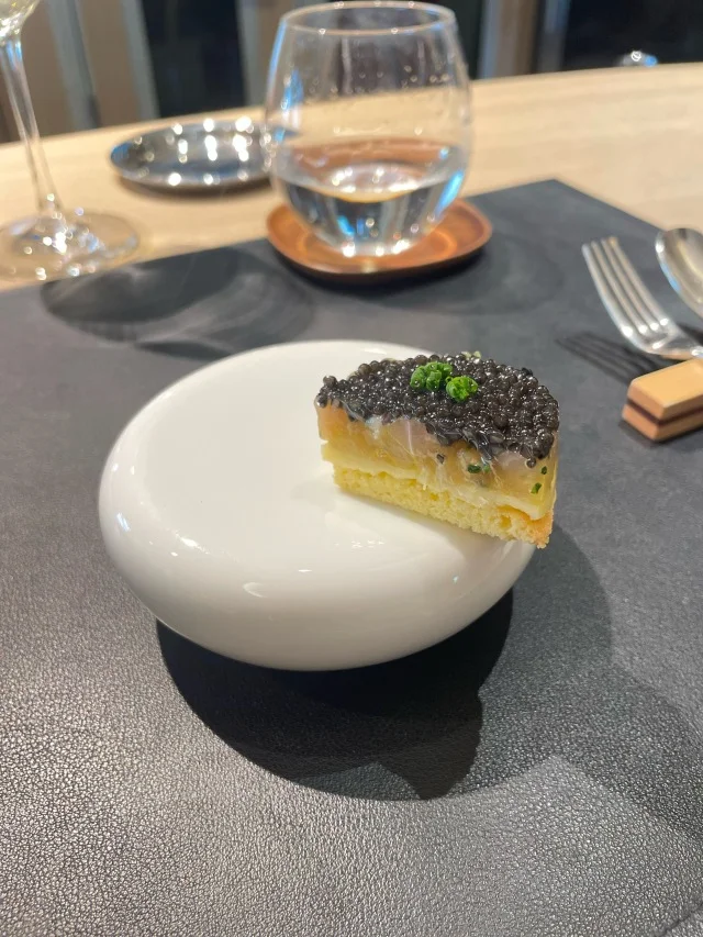 キャビアのサブレはまさに玉手箱