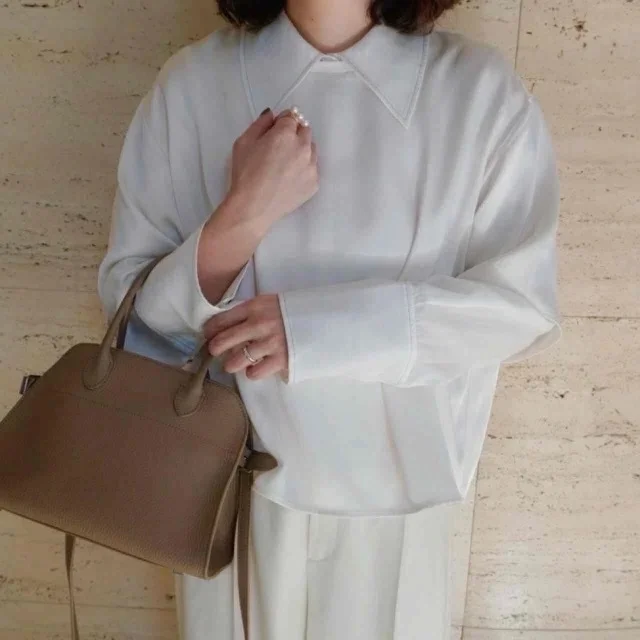 40代の白シャツ、悩まない！ 今っぽく洗練される選び方と大人フェミニンな着こなし_1_17-1