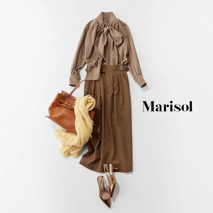 ラッフルブラウスとデニムのコーデ