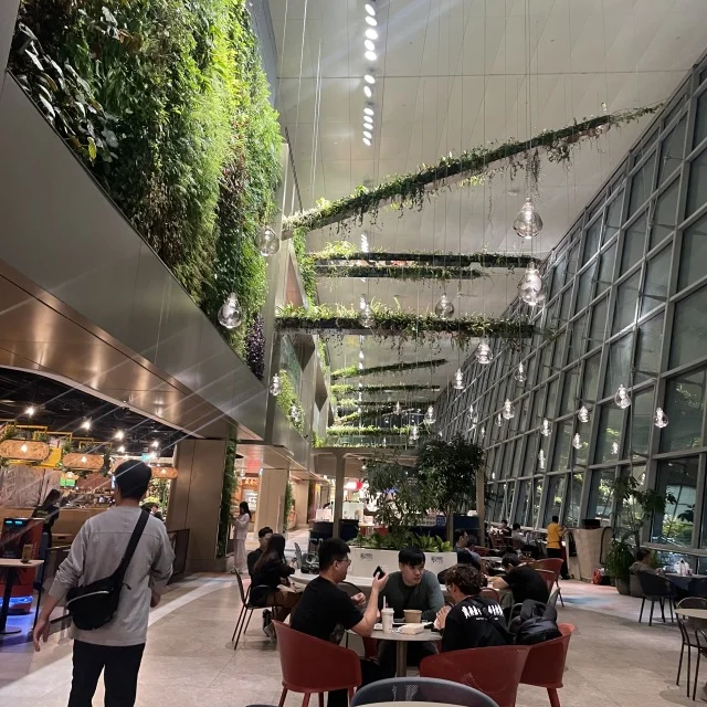 夜中のチャンギ国際空港