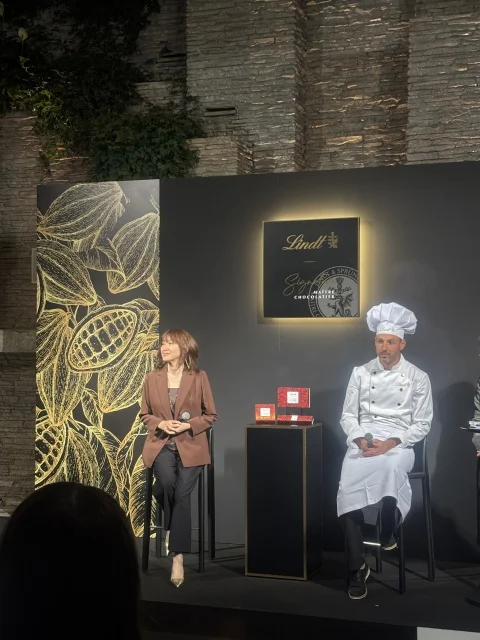 アルノー・ラゴ氏（右）とチョコレートジャーナリストさん（左）のトークでまた奥深さを感じました