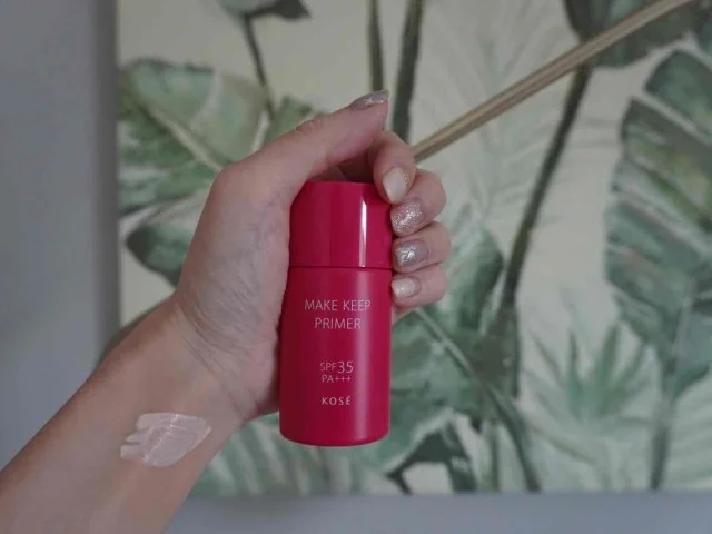 ベージュカラーでさらっとしたテクスチャー。