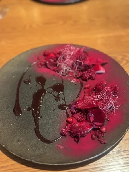 美女組が選ぶ「2025年行ってよかったレストラン」。話題のフレンチから予約必須の人気店まで_1_3-1