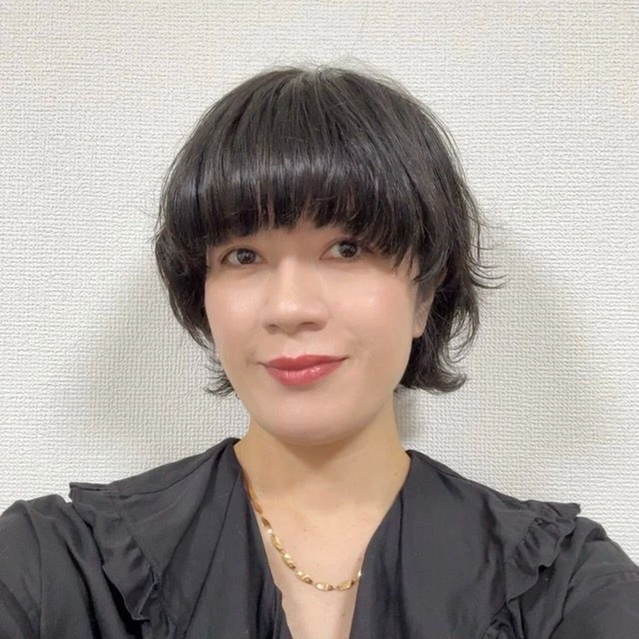 動きとやわらかさで魅せる大人のマッシュショート【40代のショートヘア】