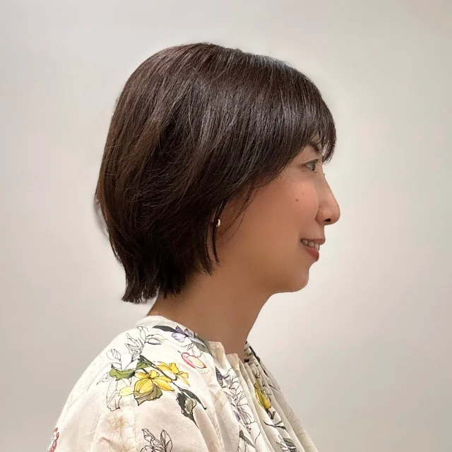 【40代ヘアスタイル】丸顔に効く！ひし形ショートスタイル_1_2