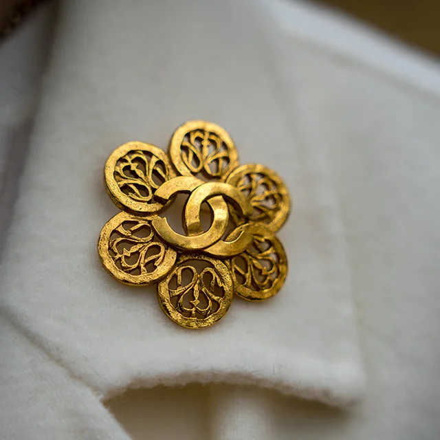 40代きれいめファション　CHRISTIAN VILLA のレザーバッグコーデ　マリソル美女組　集英社　40代ファッションコーディネート アラフィフ若見えコーデ　エレンディークのコーディネート　シャネルマトラッセ　女子会コーデ