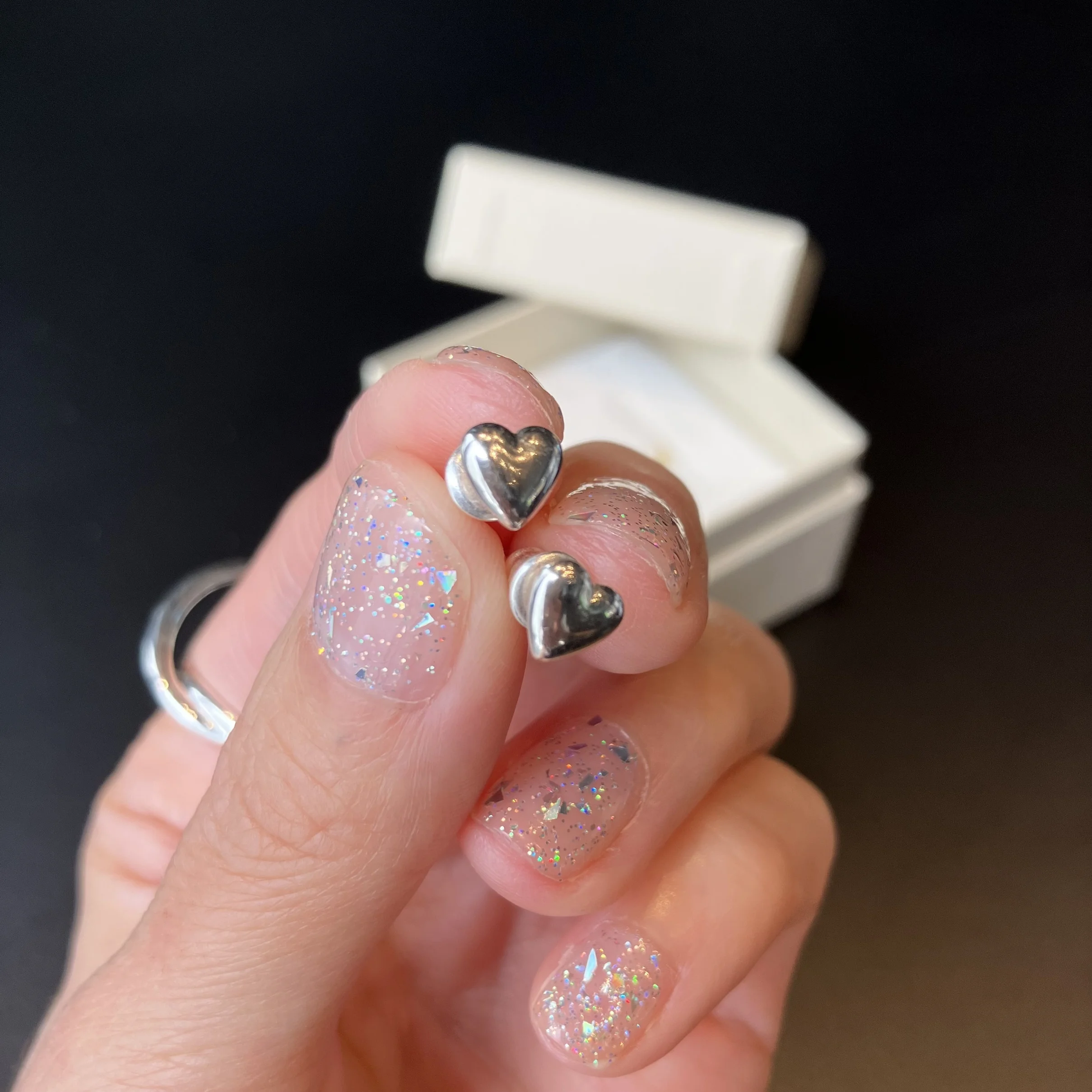 さりげなく映えて可愛い！辛口派にも馴染む【Aletta Jewelry】のハートモチーフピアス
