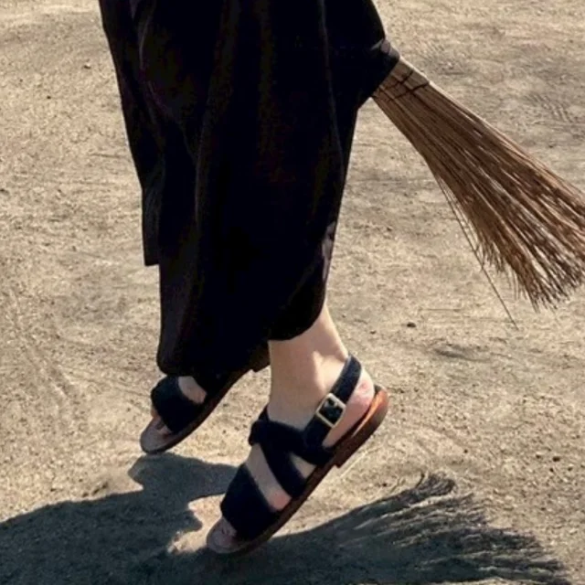 ほうきジャンプ(拡大)