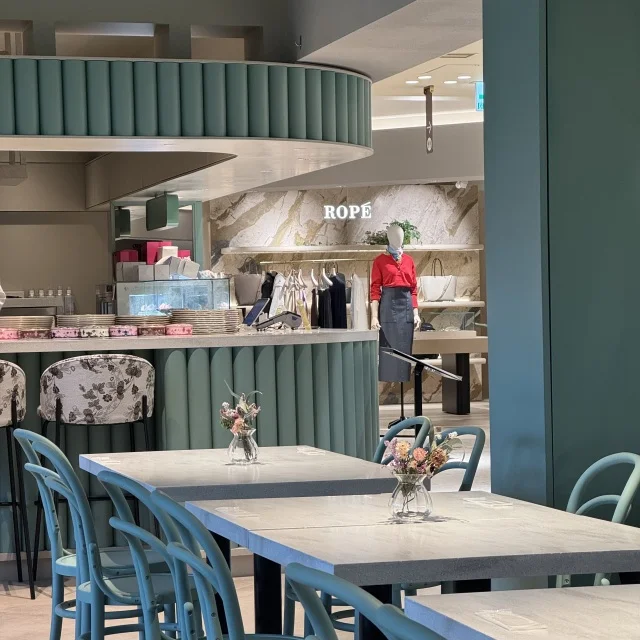 SALON BAKE &amp; TEA